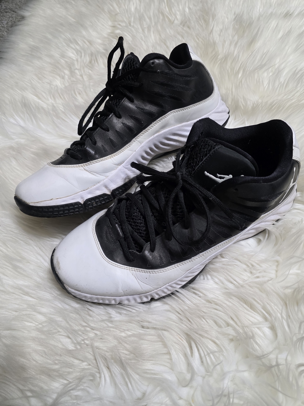 Men's Jordans Black and White Low-Top Basketball Sneakers